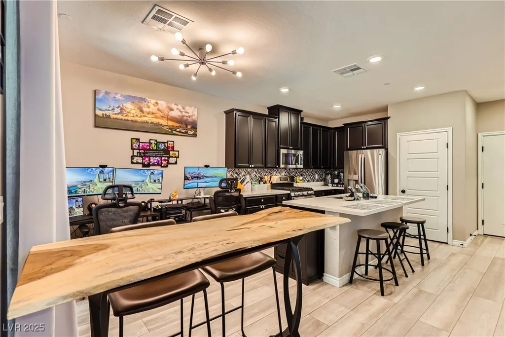 25 Barbara, Las Vegas, NV 89183