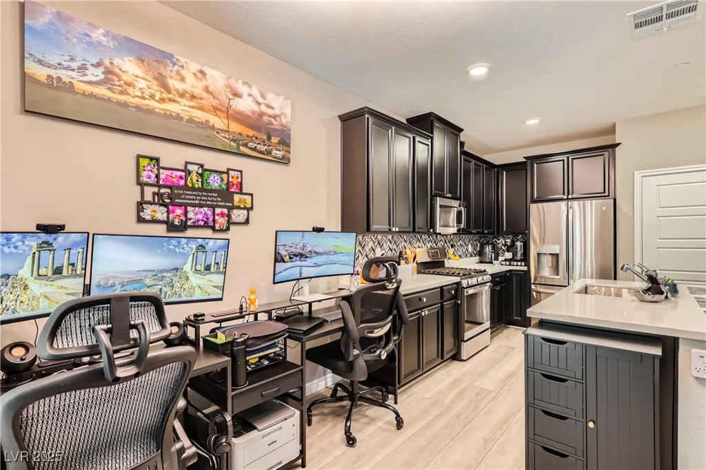 25 Barbara, Las Vegas, NV 89183
