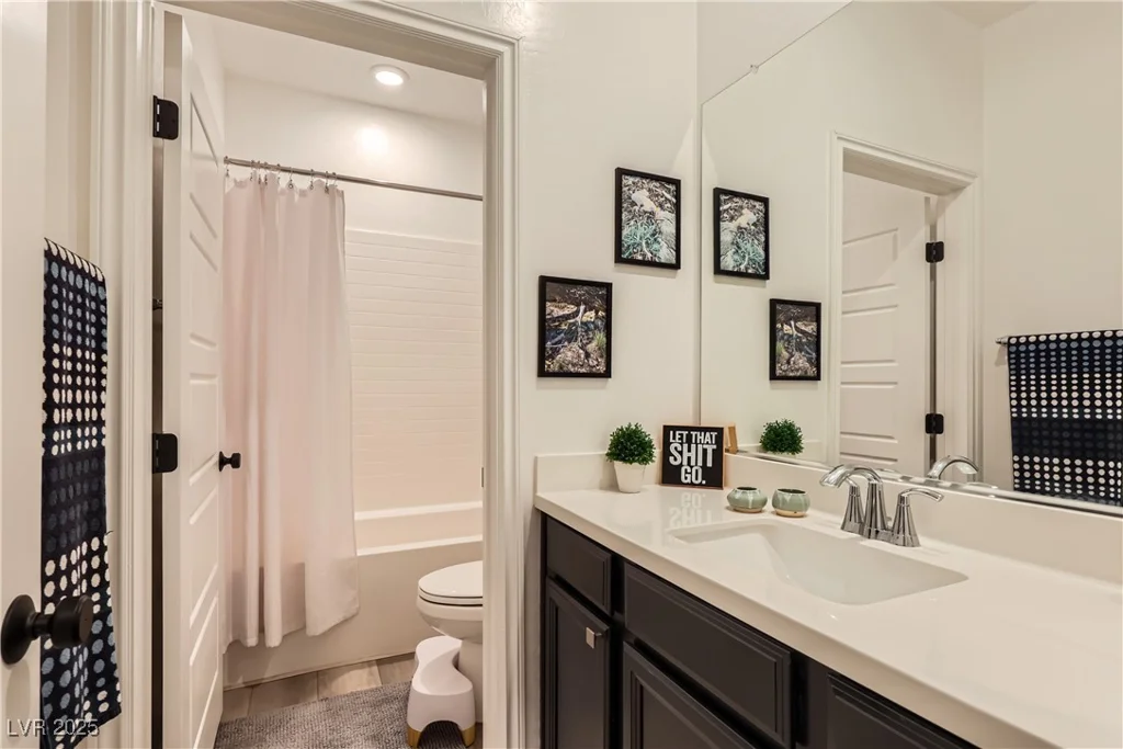 25 Barbara, Las Vegas, NV 89183