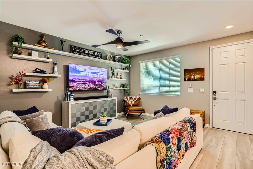 25 Barbara, Las Vegas, NV 89183