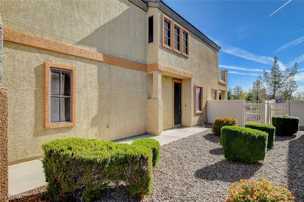 5524 Overlook Valley, North Las Vegas, NV 89081