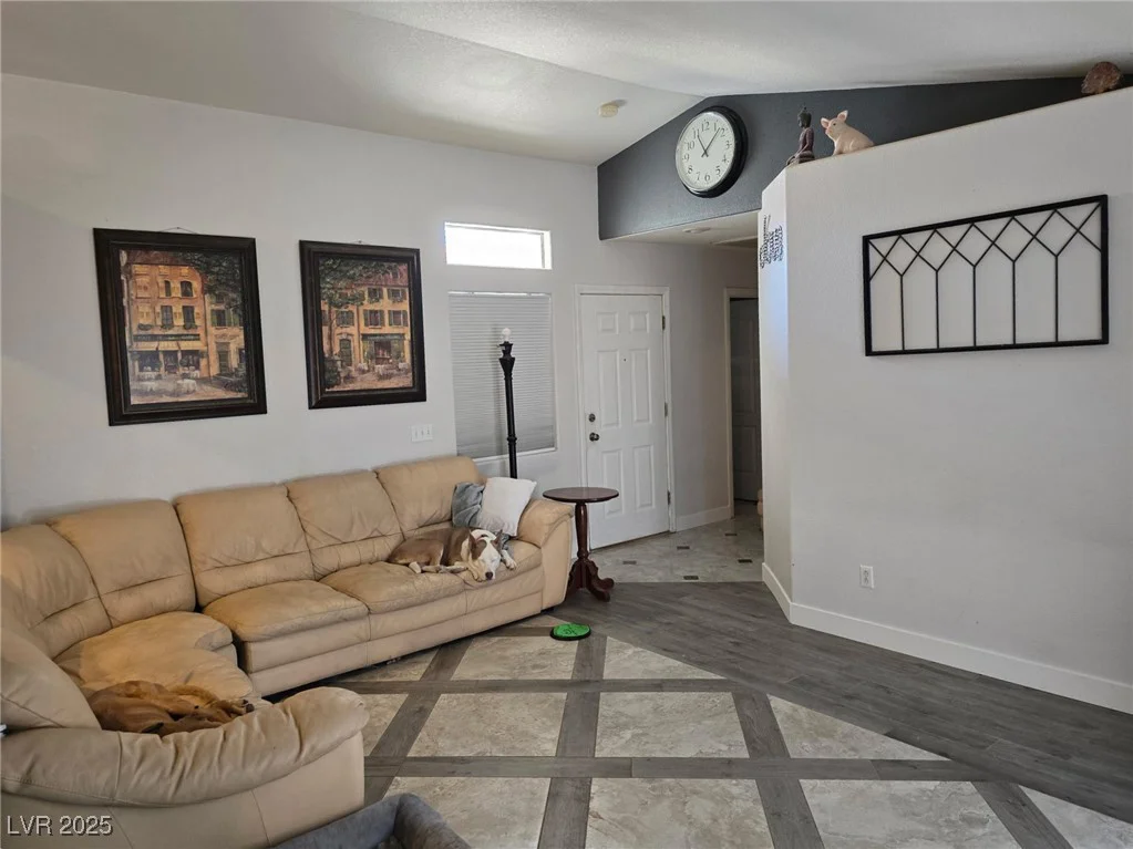 620 Stonehurst, North Las Vegas, NV 89031