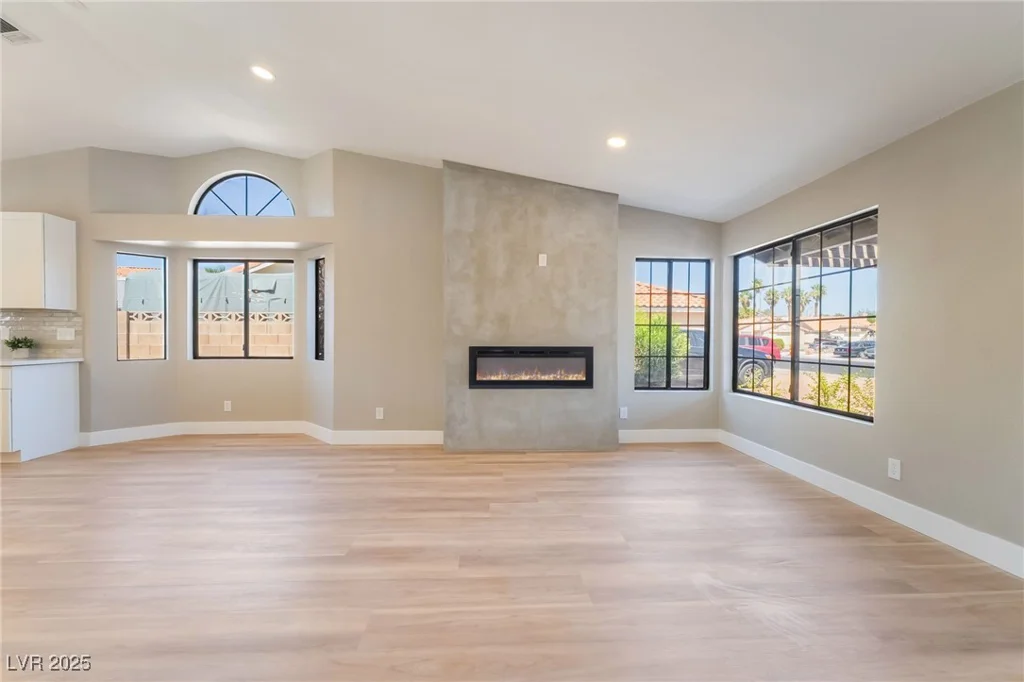 1275 White, Las Vegas, NV 89119