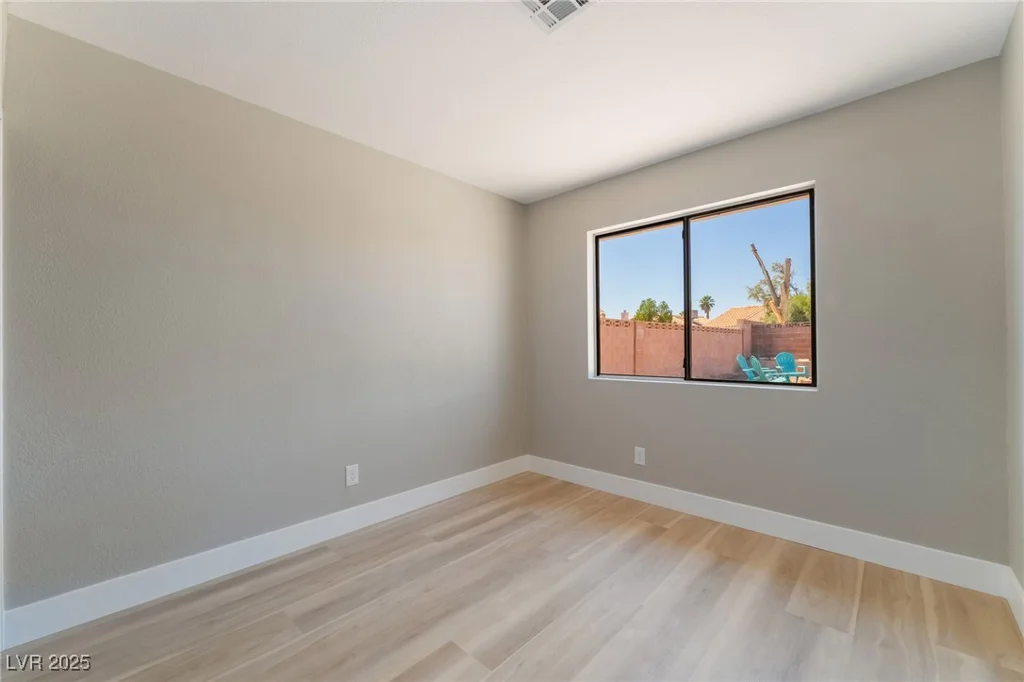 1275 White, Las Vegas, NV 89119