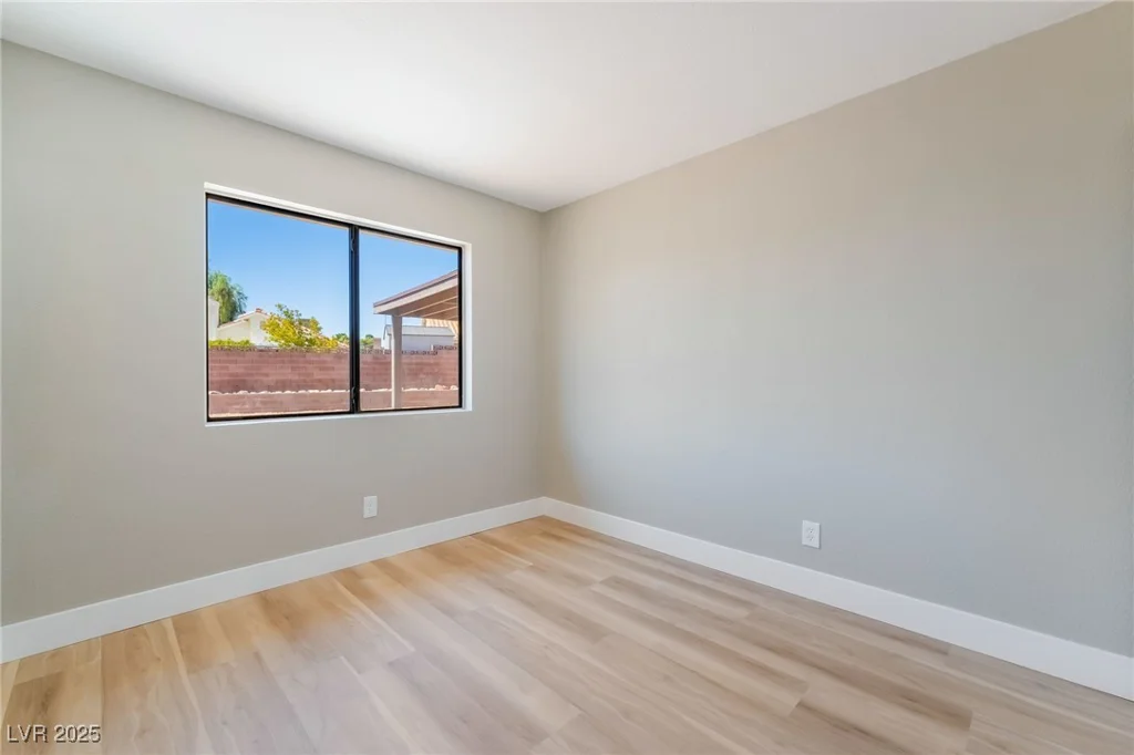1275 White, Las Vegas, NV 89119