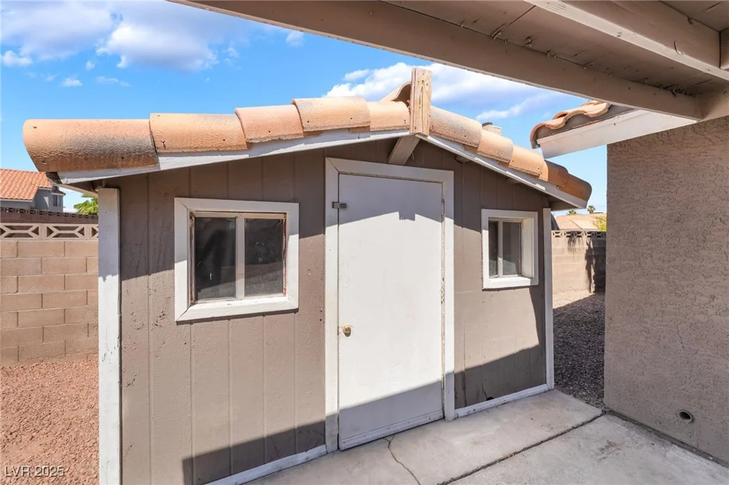 1275 White, Las Vegas, NV 89119
