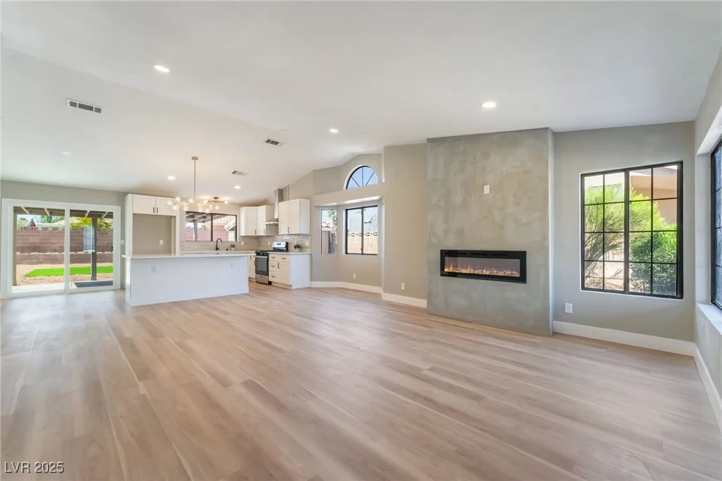 1275 White, Las Vegas, NV 89119