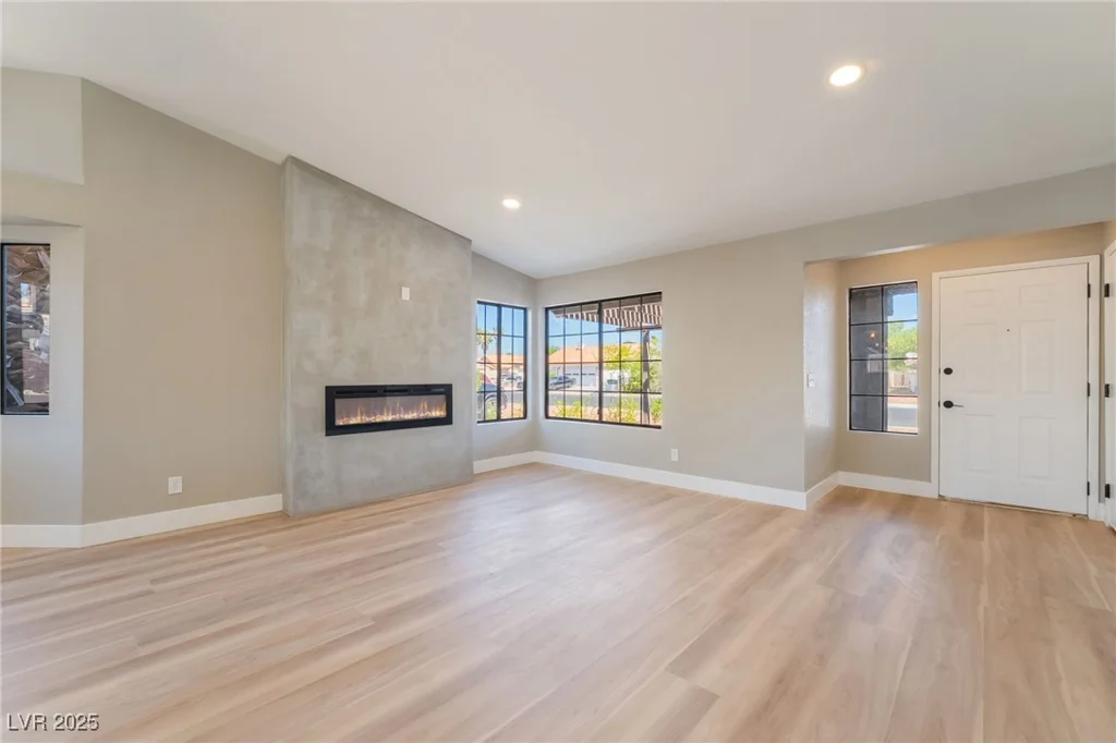 1275 White, Las Vegas, NV 89119