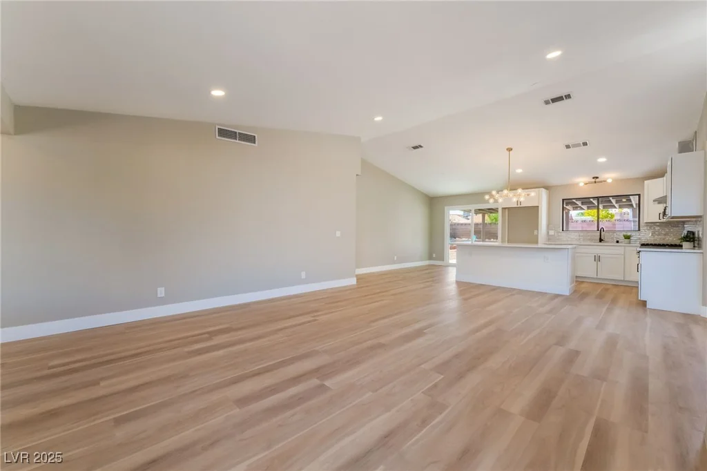1275 White, Las Vegas, NV 89119