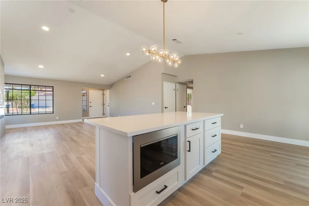 1275 White, Las Vegas, NV 89119