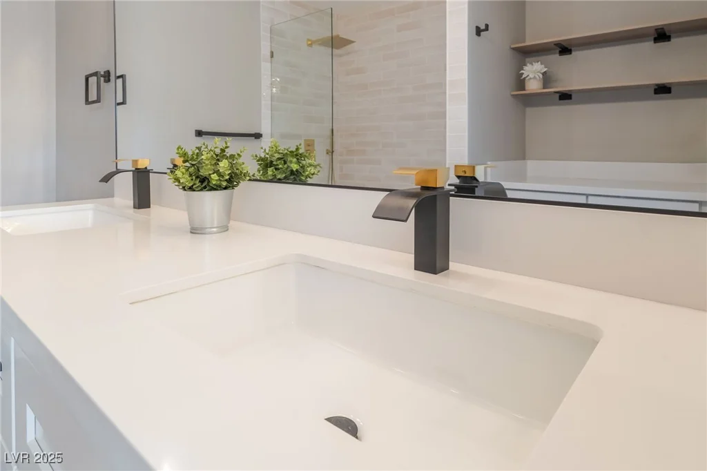 1275 White, Las Vegas, NV 89119