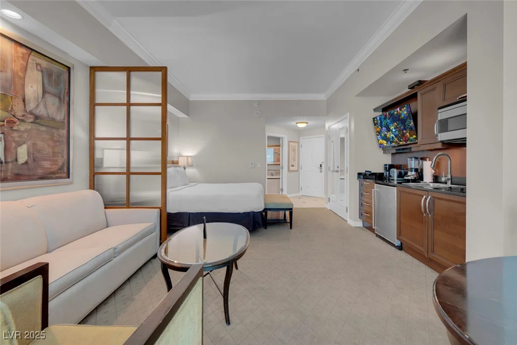 135 Harmon, Las Vegas, NV 89109