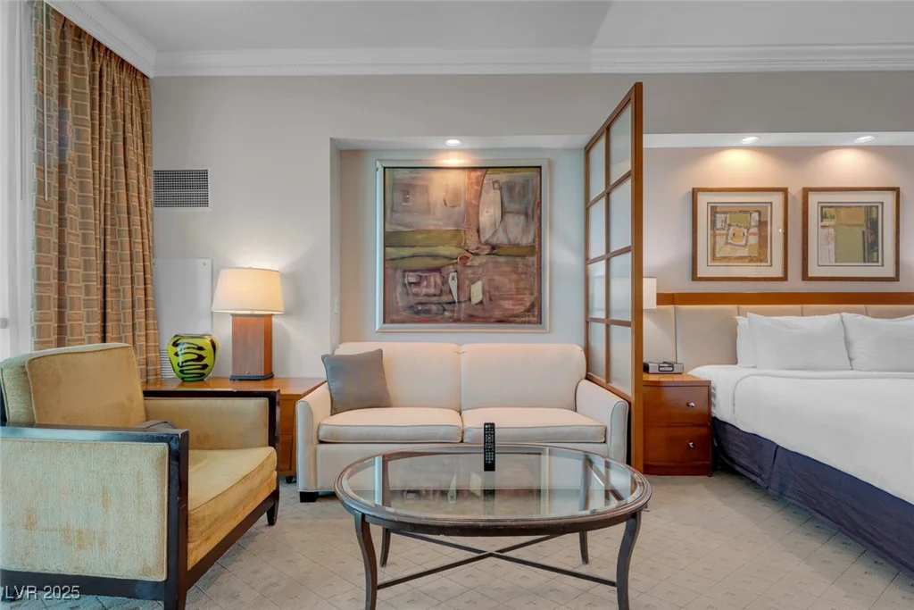 135 Harmon, Las Vegas, NV 89109
