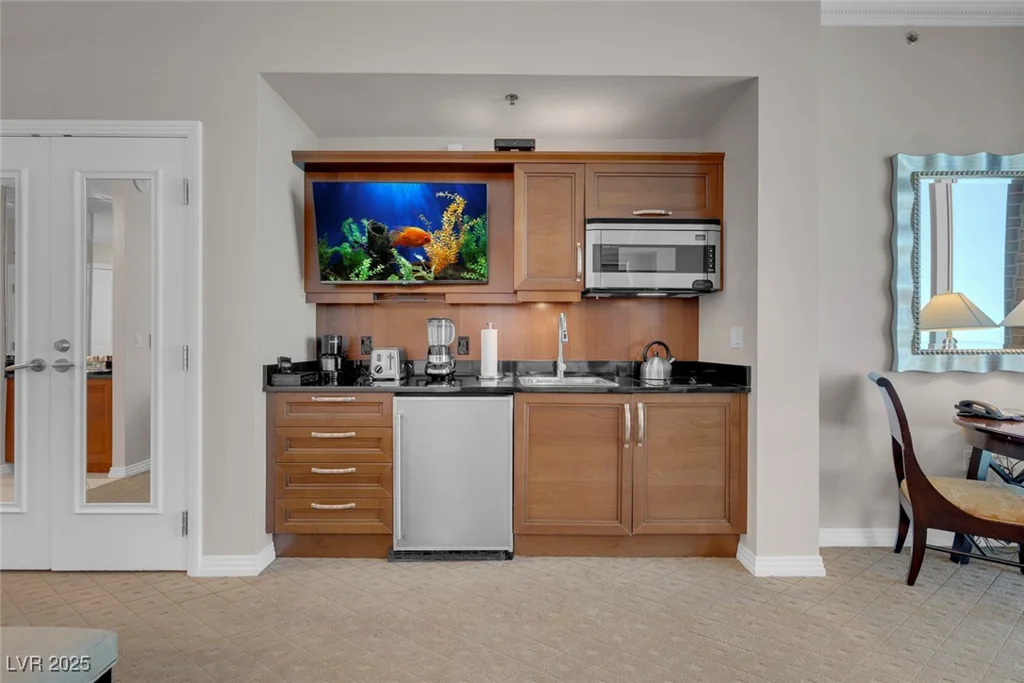 135 Harmon, Las Vegas, NV 89109