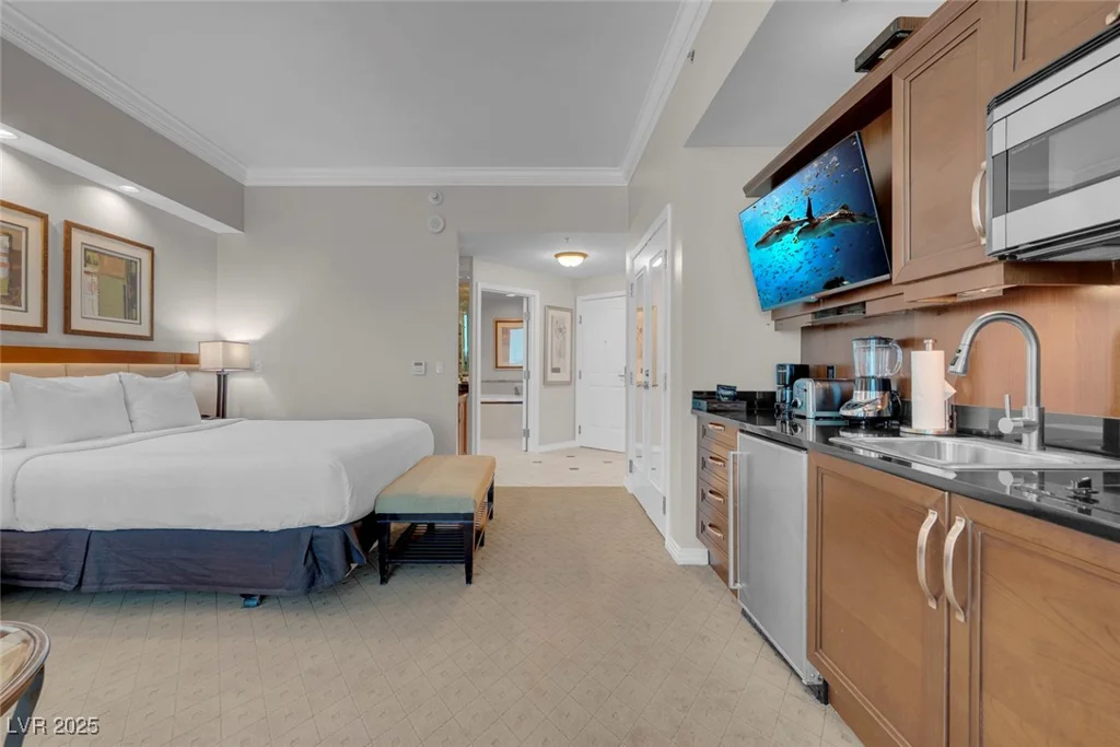 135 Harmon, Las Vegas, NV 89109