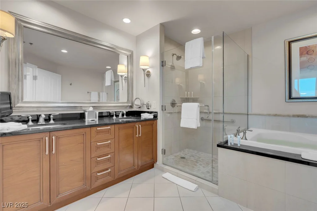 135 Harmon, Las Vegas, NV 89109