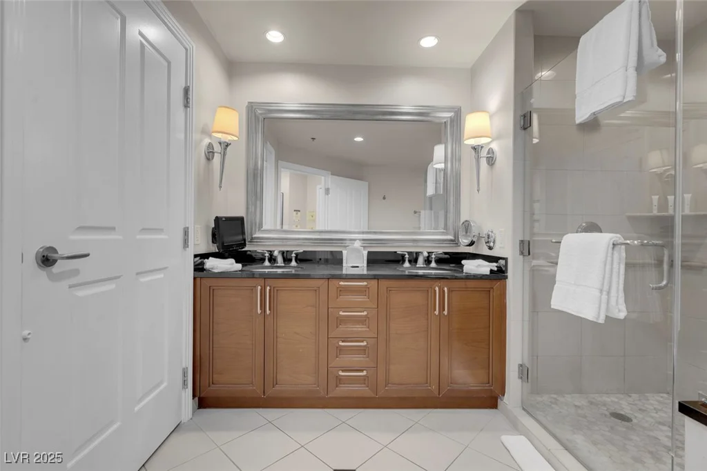 135 Harmon, Las Vegas, NV 89109
