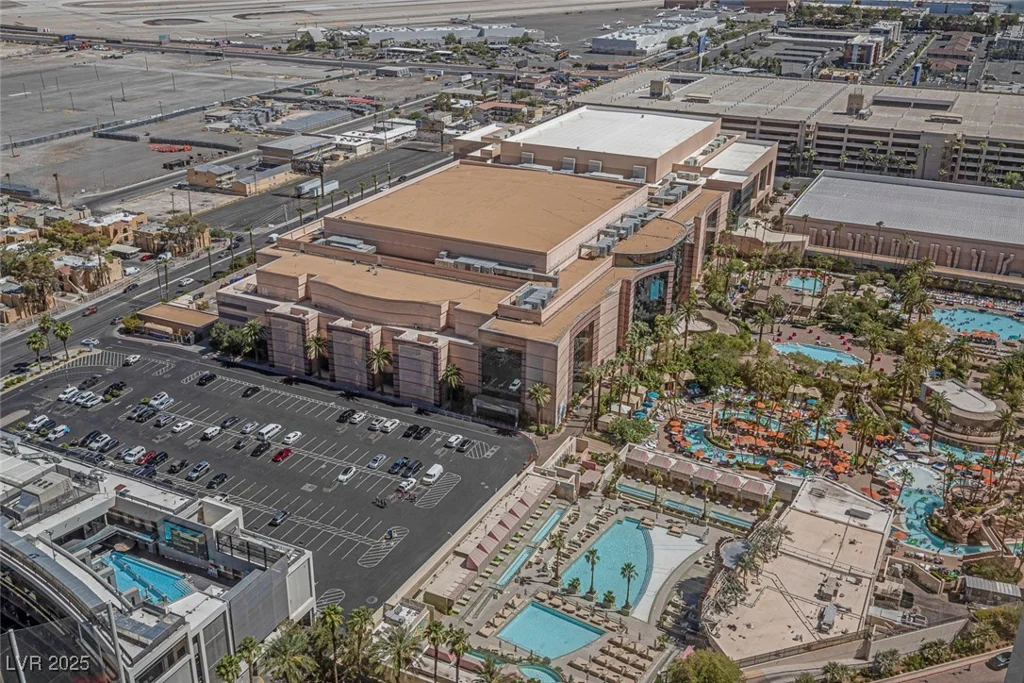 135 Harmon, Las Vegas, NV 89109