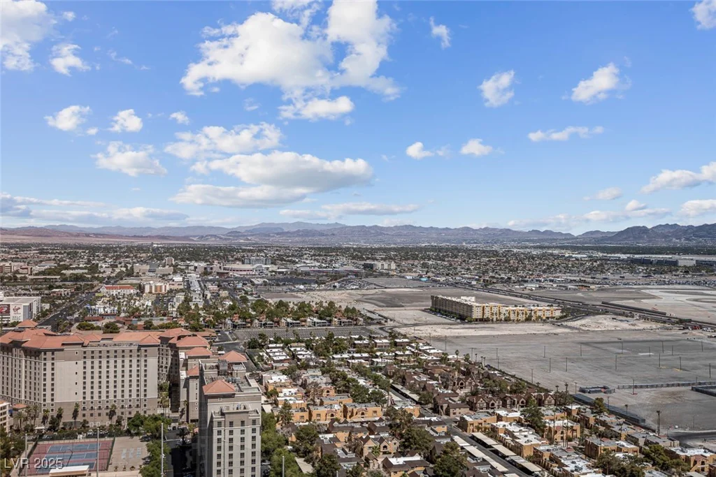 135 Harmon, Las Vegas, NV 89109