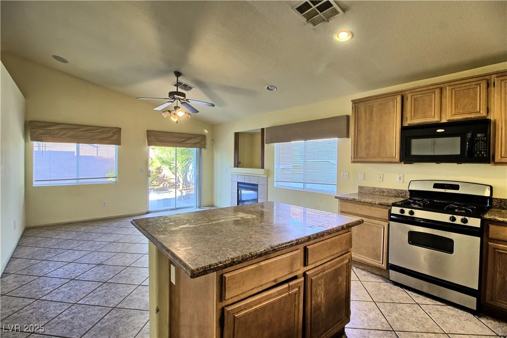 6670 Cinnabar Coast, North Las Vegas, NV 89084