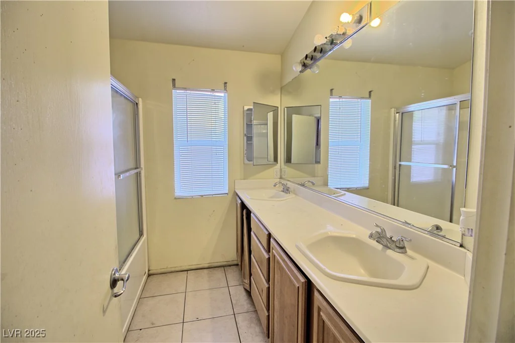 6670 Cinnabar Coast, North Las Vegas, NV 89084