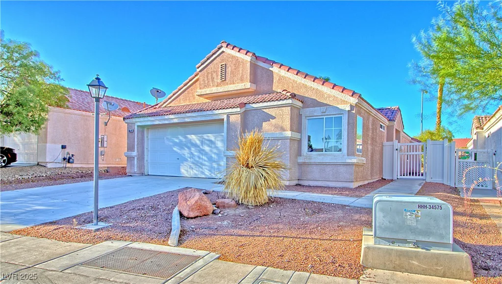 6670 Cinnabar Coast, North Las Vegas, NV 89084