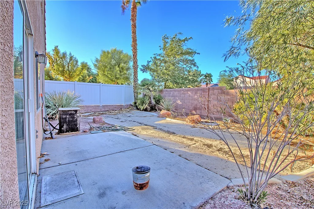 6670 Cinnabar Coast, North Las Vegas, NV 89084