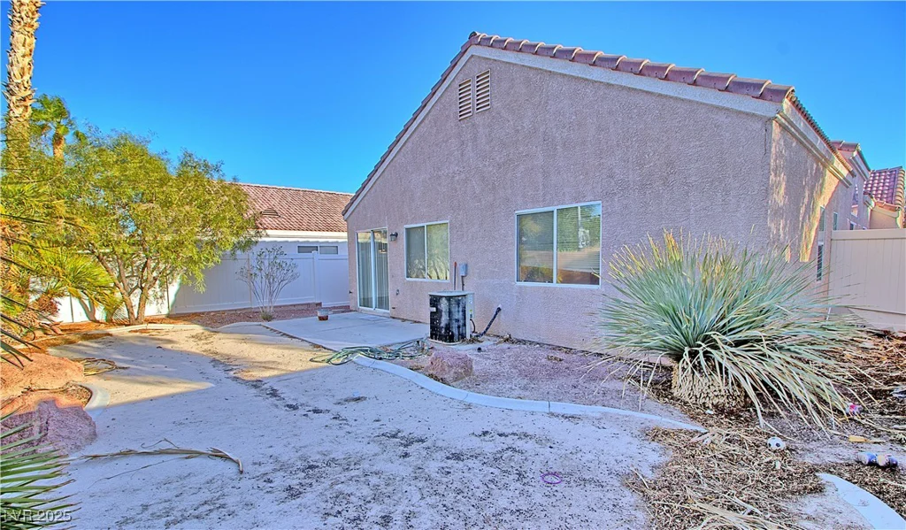 6670 Cinnabar Coast, North Las Vegas, NV 89084