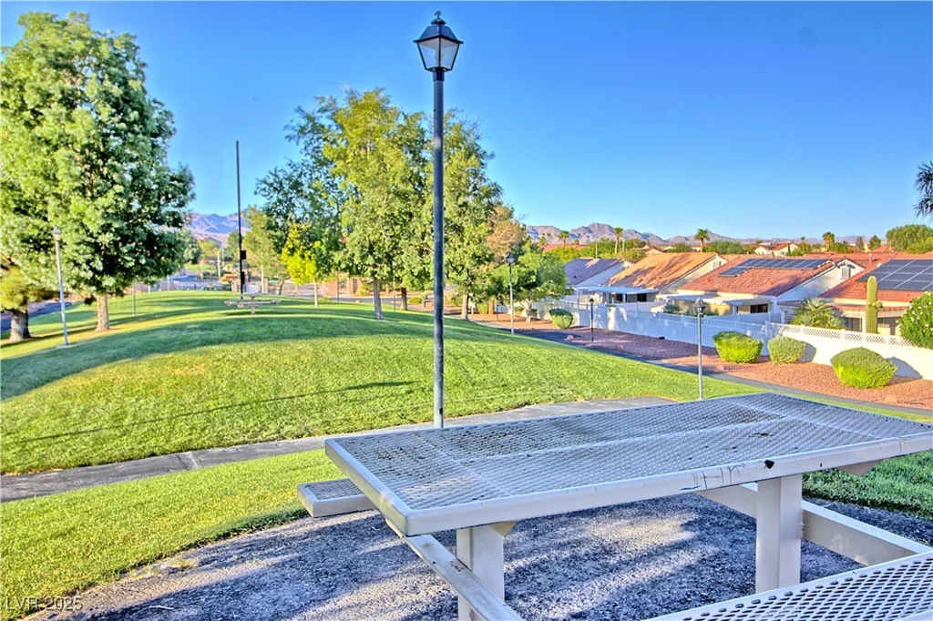 6670 Cinnabar Coast, North Las Vegas, NV 89084