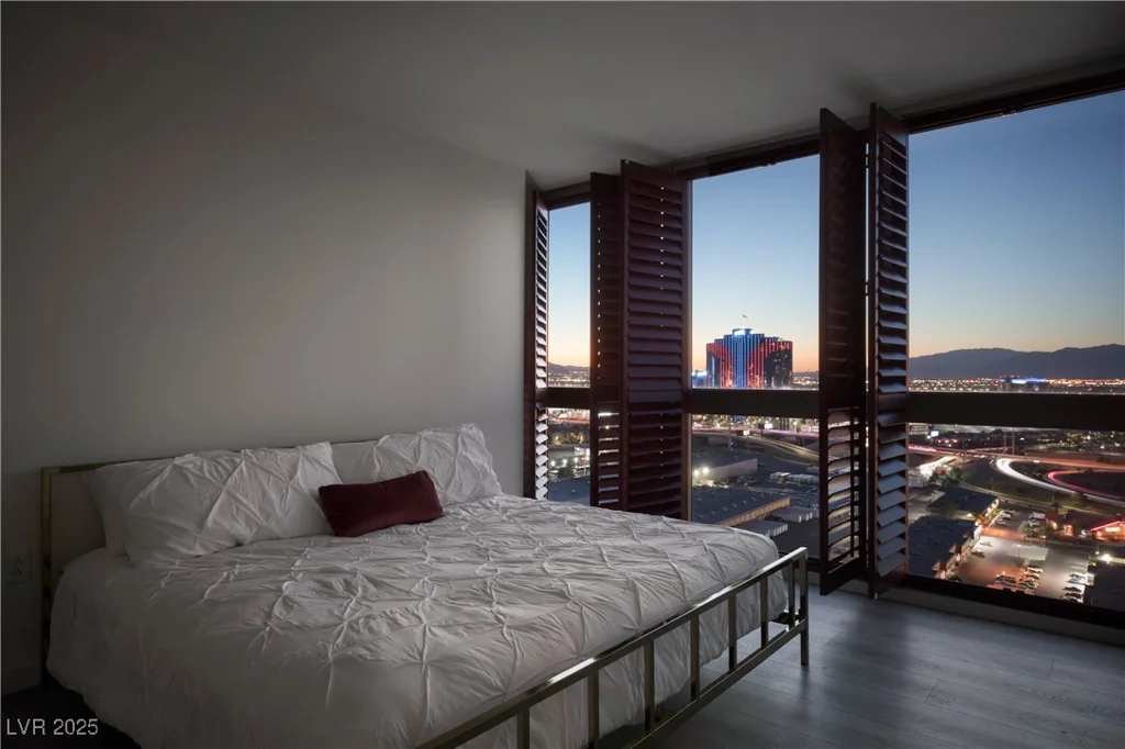 4471 Dean Martin, Las Vegas, NV 89103