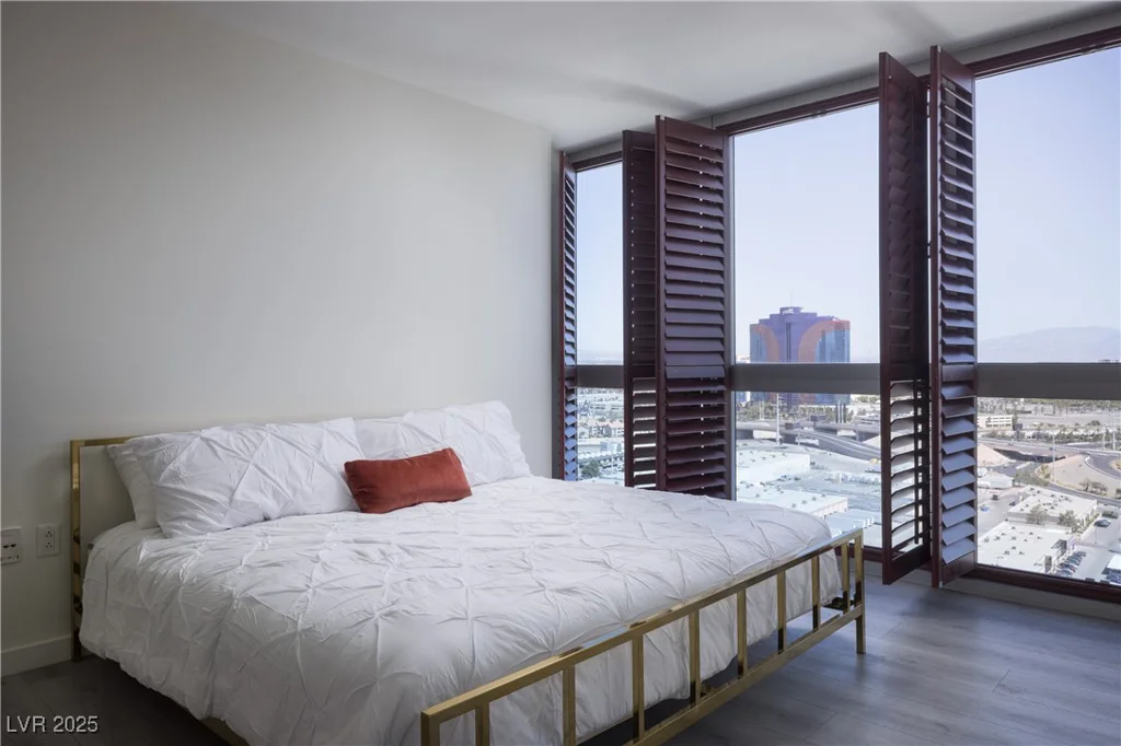 4471 Dean Martin, Las Vegas, NV 89103