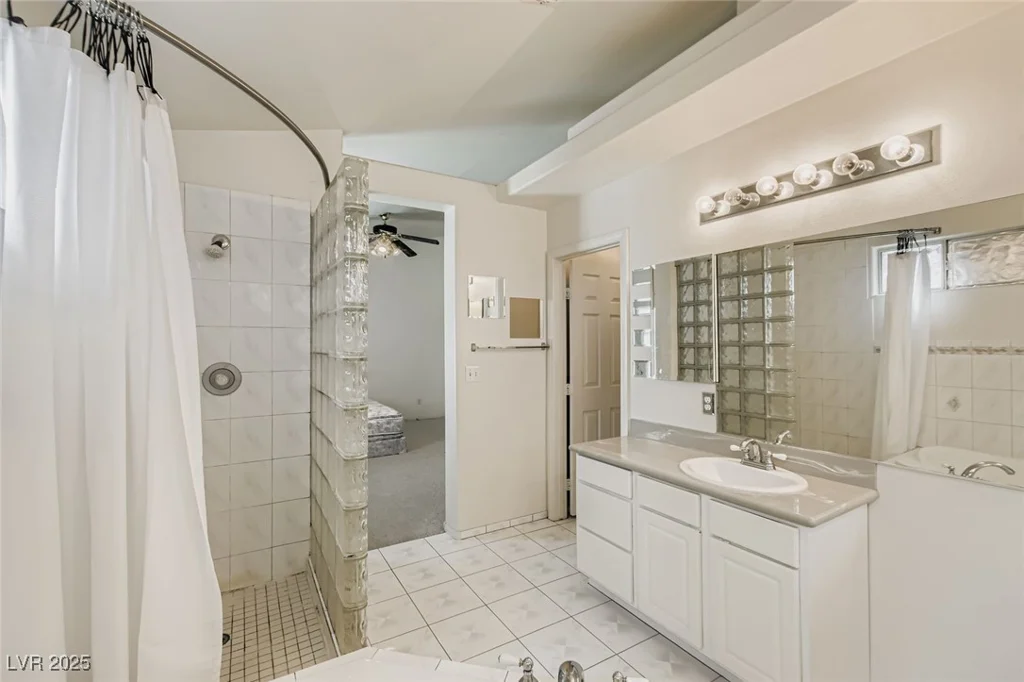 4723 Carefree, Las Vegas, NV 89122