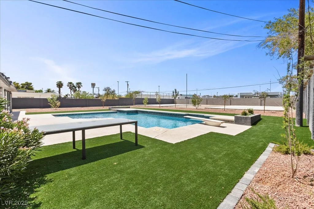 818 Lacy, Las Vegas, NV 89107