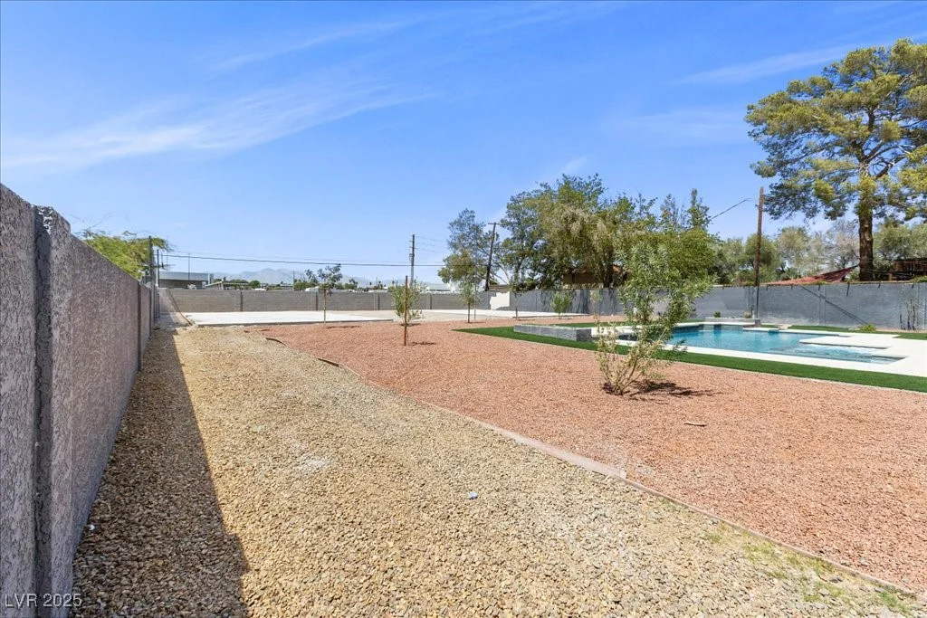 818 Lacy, Las Vegas, NV 89107