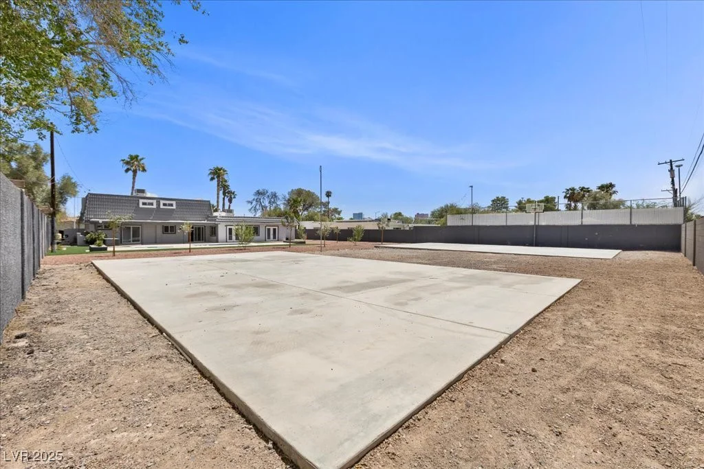 818 Lacy, Las Vegas, NV 89107