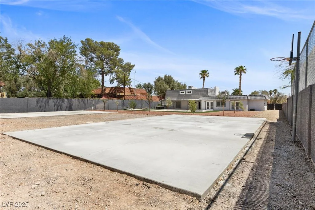 818 Lacy, Las Vegas, NV 89107