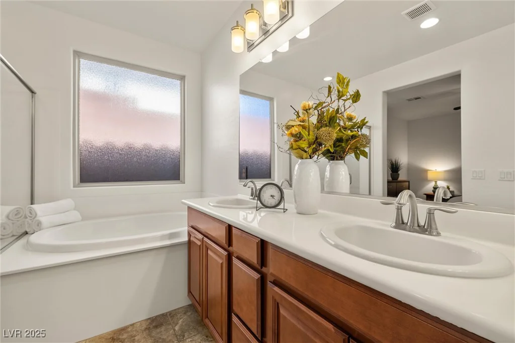 10623 College Hill, Las Vegas, NV 89166