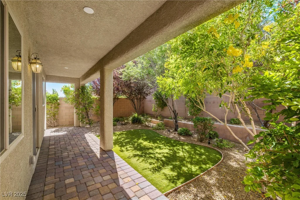 10623 College Hill, Las Vegas, NV 89166