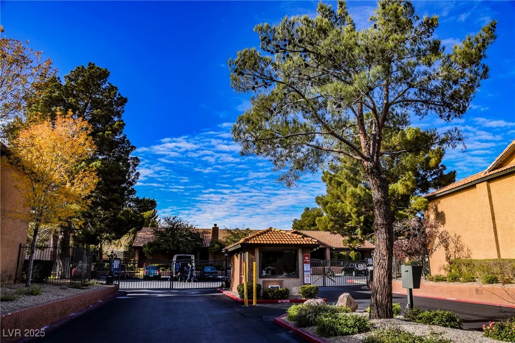 2451 Rainbow, Las Vegas, NV 89108