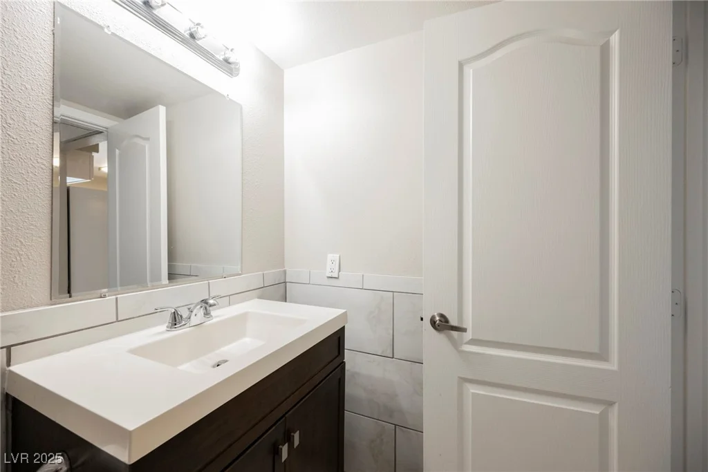 2451 Rainbow, Las Vegas, NV 89108