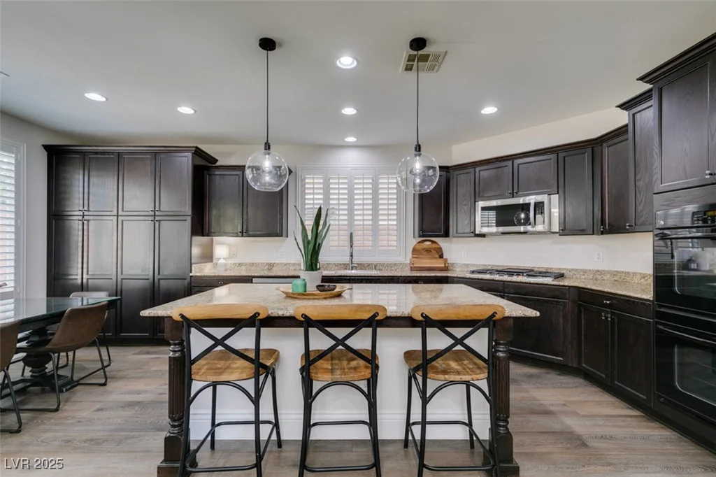 10244 Radcliffe Peak, Las Vegas, NV 89166