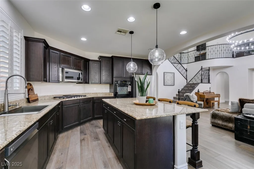 10244 Radcliffe Peak, Las Vegas, NV 89166