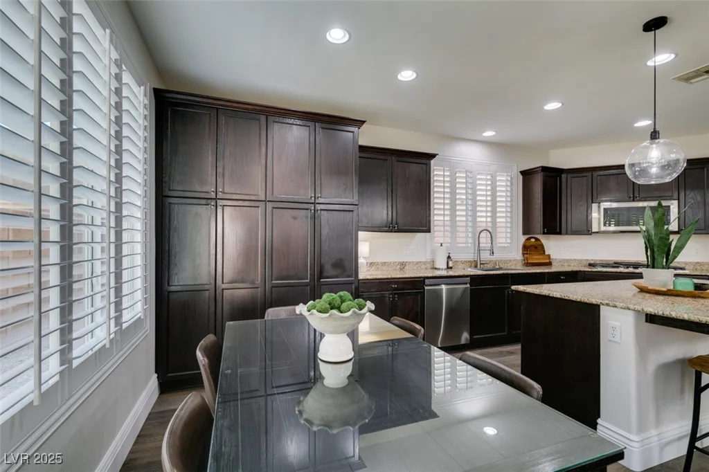10244 Radcliffe Peak, Las Vegas, NV 89166