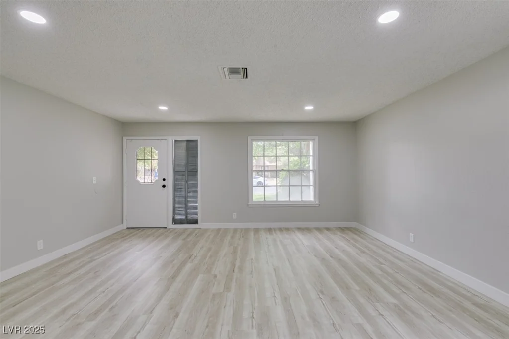 4782 Roberta, Las Vegas, NV 89119
