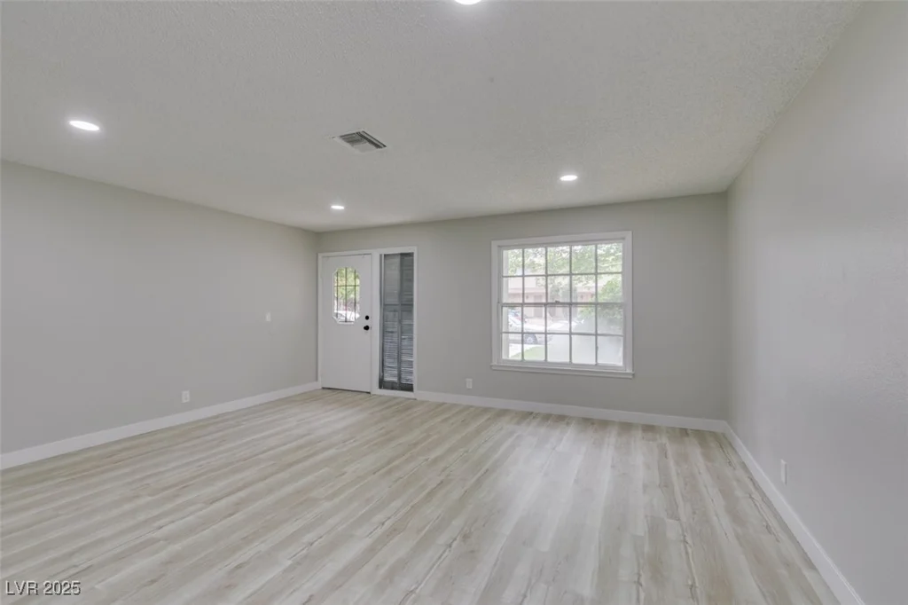 4782 Roberta, Las Vegas, NV 89119