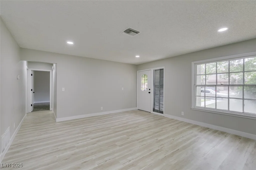 4782 Roberta, Las Vegas, NV 89119
