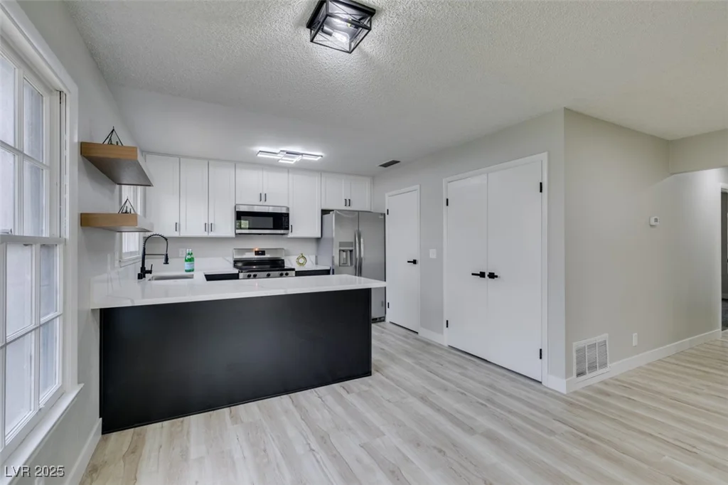 4782 Roberta, Las Vegas, NV 89119