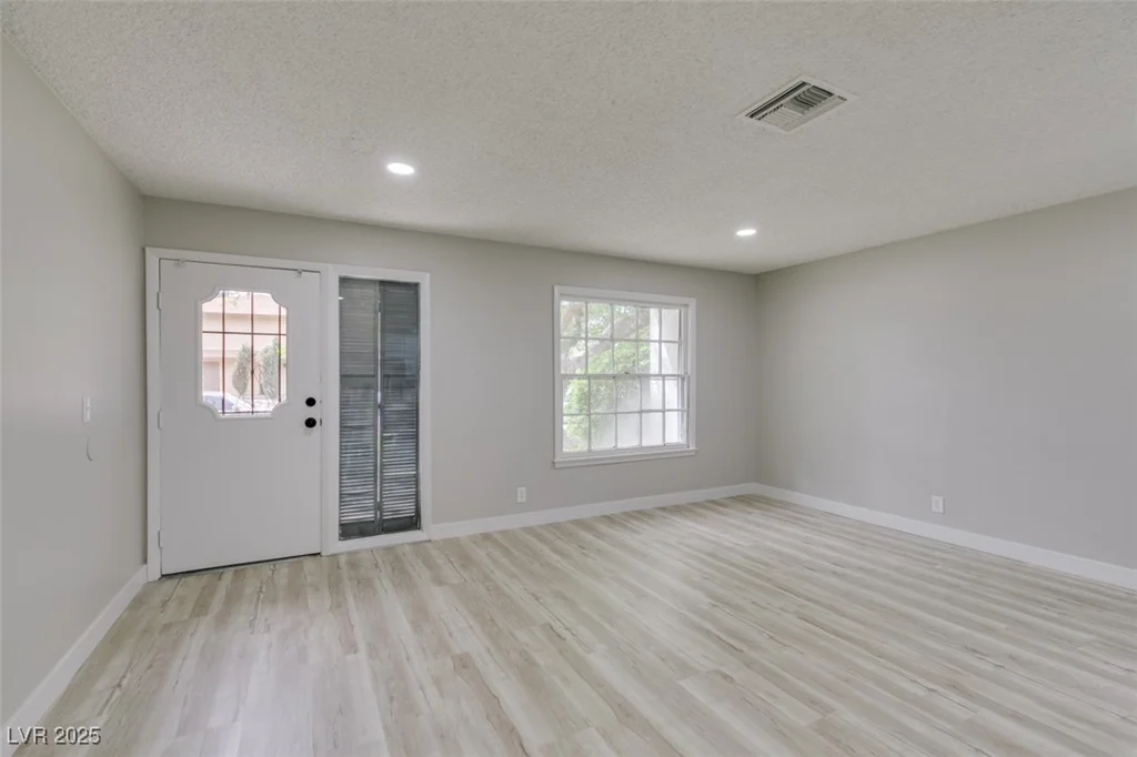 4782 Roberta, Las Vegas, NV 89119