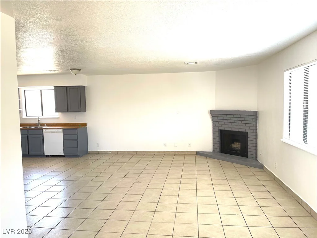 6987 Mendon, Las Vegas, NV 89156