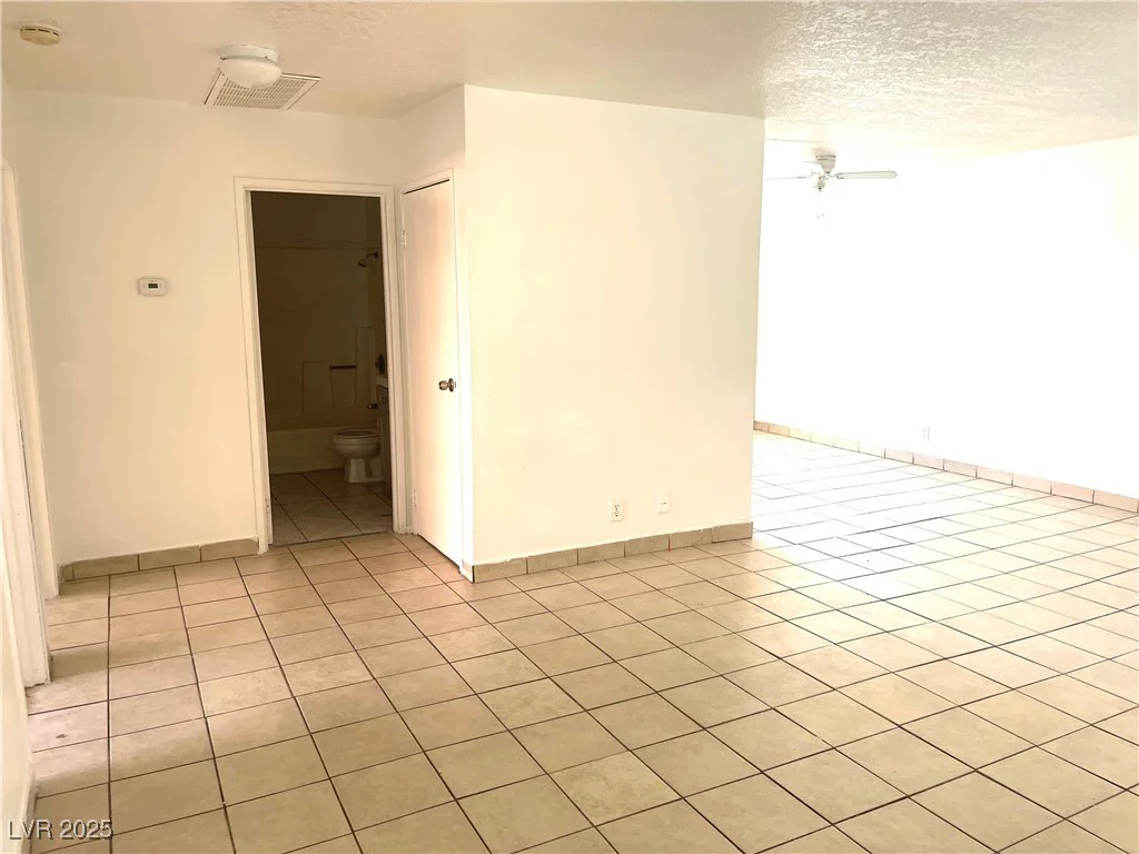 6987 Mendon, Las Vegas, NV 89156